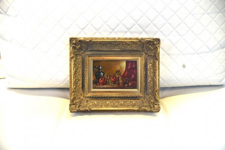 Rote Früchte vor rotem Vorhang, Stillleben, Atilla Argun, 1988