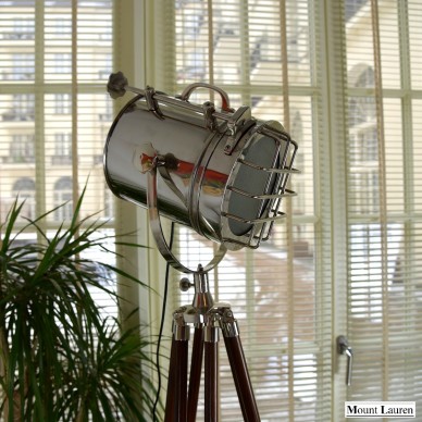 MOUNT LAUREN - Nautic Tripod Searchlight