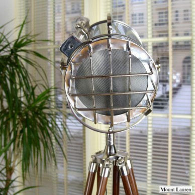 MOUNT LAUREN - Nautic Tripod Searchlight