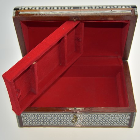 Ägyptische Schmuckschatulle mit Perlmuttintarsien